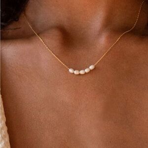 RAMLA Pearl Cluster Necklace - Freshwater Pearls